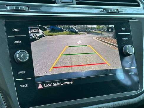 Used 2024 Volkswagen Tiguan SE image 18