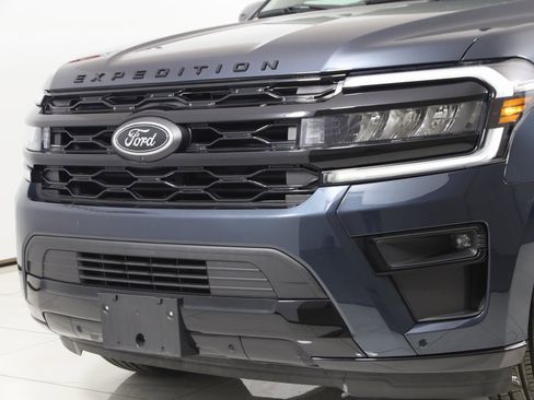 Used 2024 Ford Expedition Limited image 55