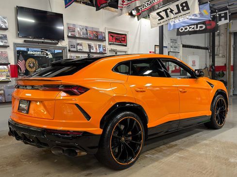 Used 2022 Lamborghini Urus image 5
