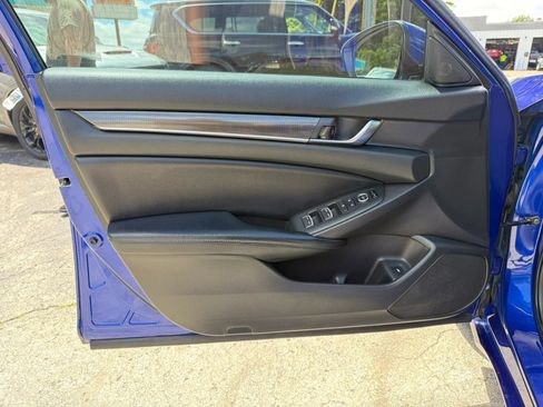 Used 2018 Honda Accord Sport image 9