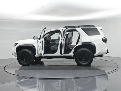Used 2025 Toyota 4Runner Trailhunter AWD/4WD image 37