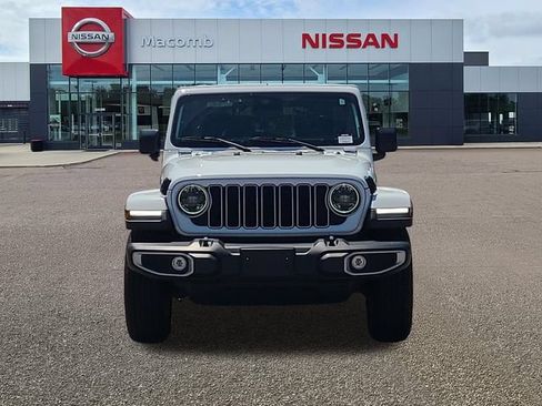 Used 2025 Jeep Wrangler Unlimited Sahara AWD/4WD image 2