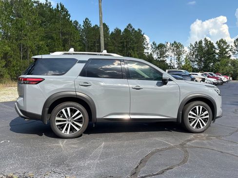 Used 2025 Nissan Pathfinder Platinum FWD image 36
