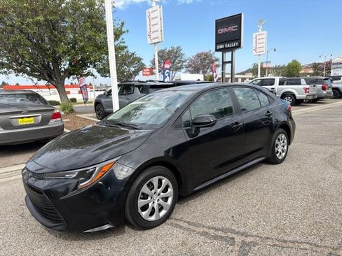 Used 2025 Toyota Corolla LE FWD image 2