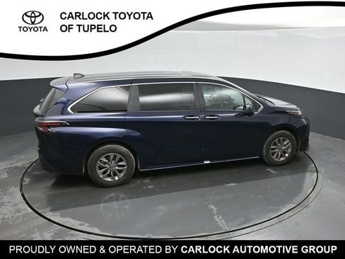 Used 2025 Toyota Sienna XLE image 34
