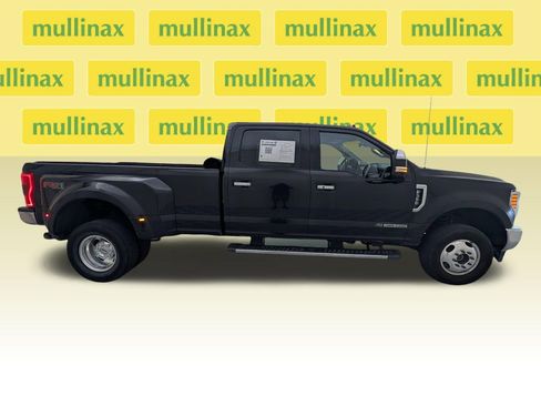 Used 2019 Ford F350 Lariat w/ Lariat Ultimate Package AWD/4WD image 2