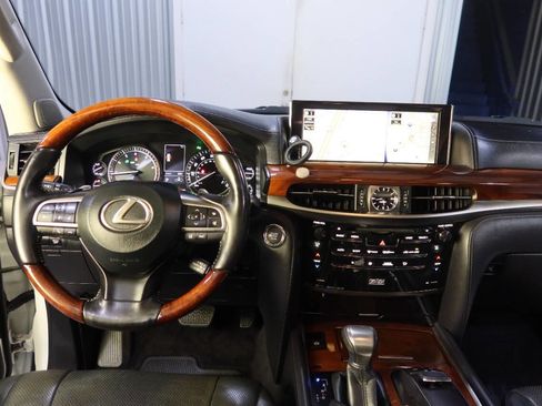 Used 2017 Lexus LX 570 4WD image 22