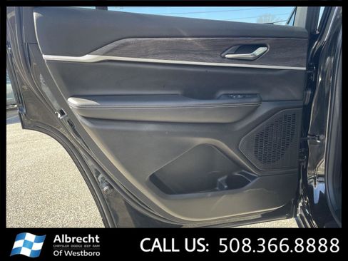 Used 2025 Jeep Grand Cherokee L Limited w/ Black Appearance Package image 14