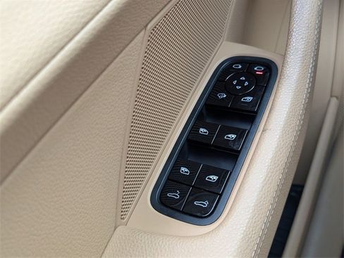 Used 2021 Porsche Panamera image 32