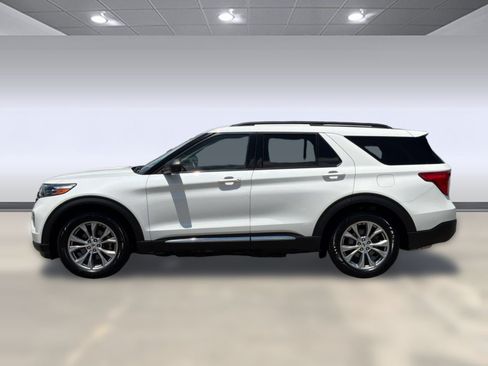 Used 2021 Ford Explorer XLT w/ Equipment Group 202A RWD image 2