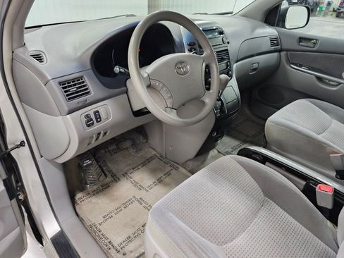 Used 2006 Toyota Sienna LE FWD image 28