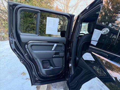 Certified 2022 Land Rover Defender 110 V8 image 16