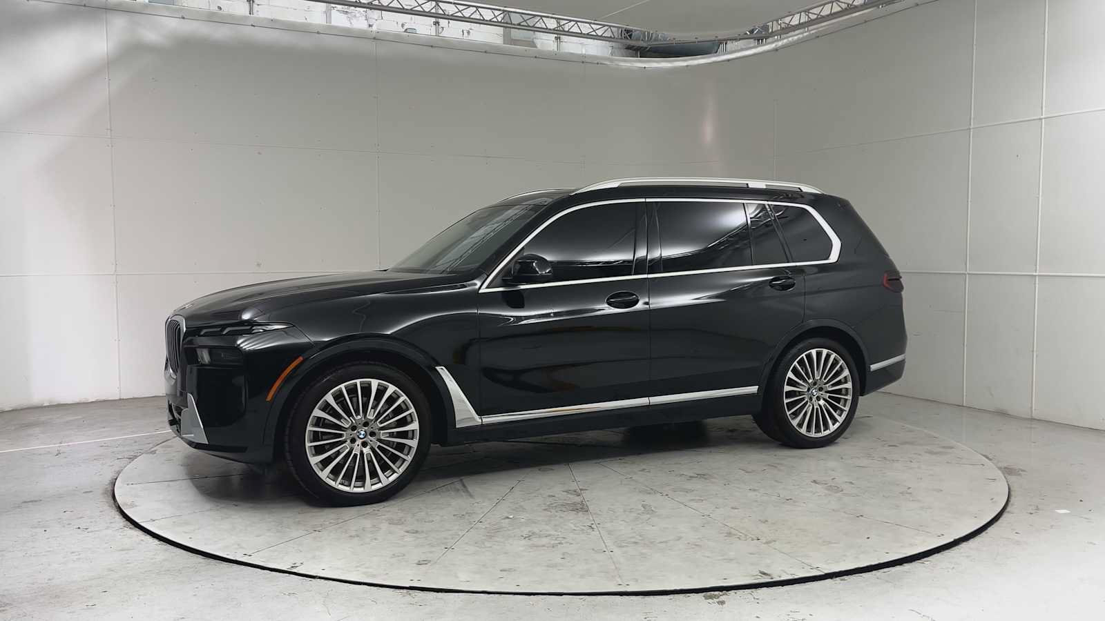 Used 2023 BMW X7 xDrive40i w/ Premium Package AWD/4WD image 4