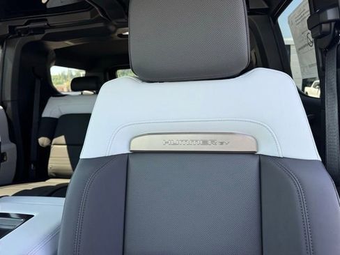 New 2025 GMC Hummer EV 2X w/ LPO, Illumination Package image 27