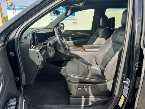 Used 2021 Cadillac Escalade Premium Luxury AWD/4WD image 9
