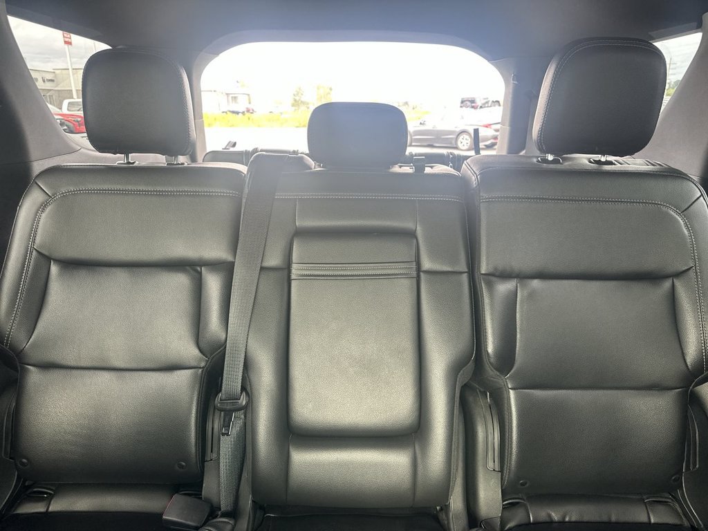 Used 2020 Ford Explorer XLT w/ Equipment Group 202A AWD/4WD image 13
