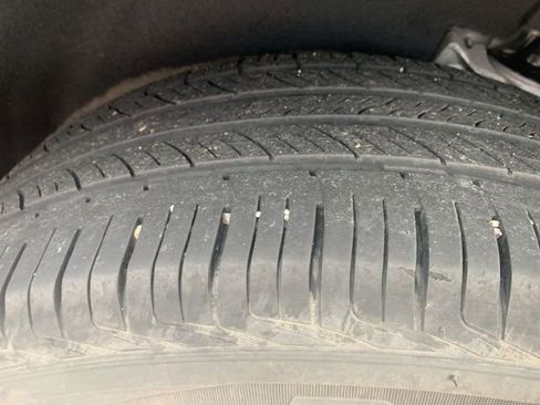 Used 2020 Ford Edge SE image 12