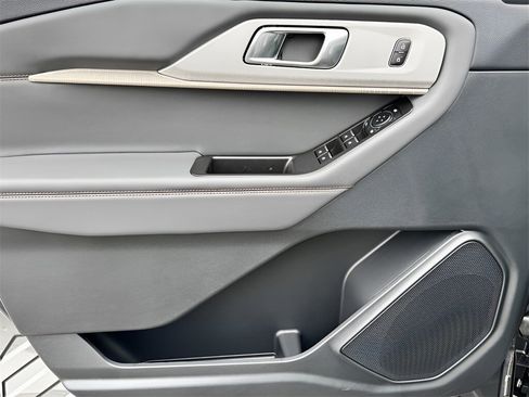 New 2025 Ford Explorer Active w/ Active Comfort Package image 27