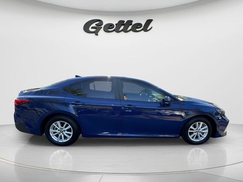 Used 2025 Toyota Camry LE w/ Convenience Package FWD image 4