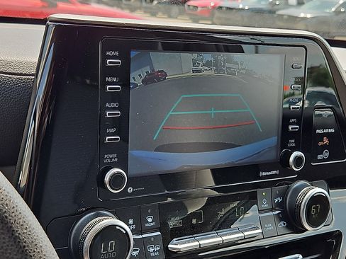Used 2020 Toyota Highlander L AWD/4WD image 17