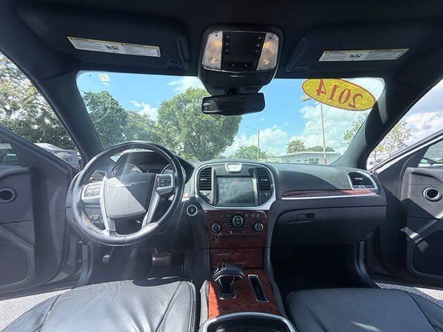 Used 2014 Chrysler 300 RWD image 15