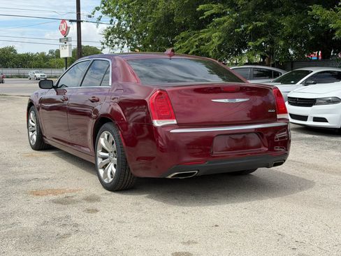 Used 2018 Chrysler 300 Touring w/ Chrome Appearance Package RWD image 6
