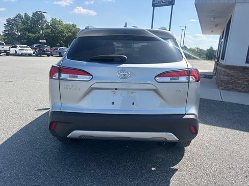 Used 2024 Toyota Corolla Cross LE w/ Moonroof Package FWD image 7