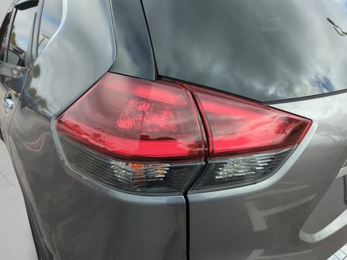 Certified 2019 Nissan Rogue SV w/ Premium Package image 18