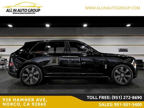 Used 2022 Rolls-Royce Cullinan w/ Dark Exterior Package image 2
