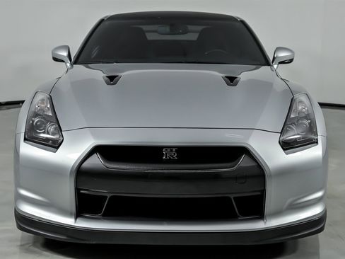 Used 2009 Nissan GT-R Premium image 4