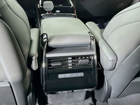 Used 2024 Land Rover Range Rover Sport SE image 27