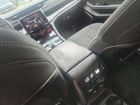 Used 2022 Jeep Grand Cherokee L Laredo w/ Luxury Tech Group I AWD/4WD image 24
