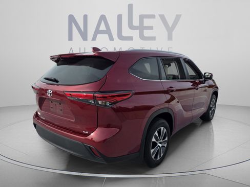 Used 2023 Toyota Highlander XLE image 5