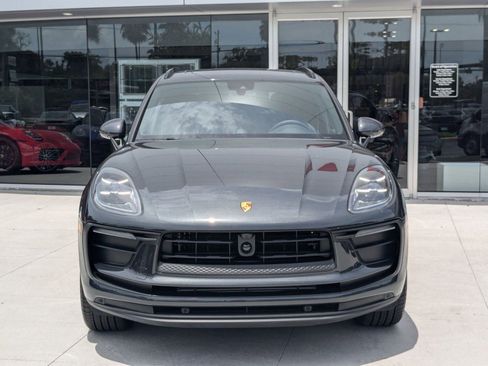 Certified 2025 Porsche Macan image 6