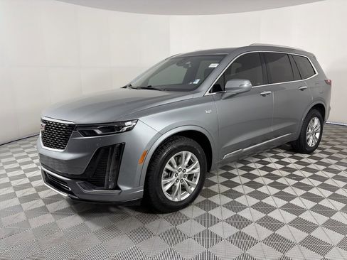Used 2023 Cadillac XT6 Luxury image 3