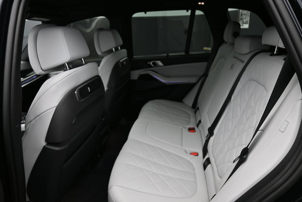 Used 2024 BMW X5 xDrive40i w/ Executive Package AWD/4WD image 15