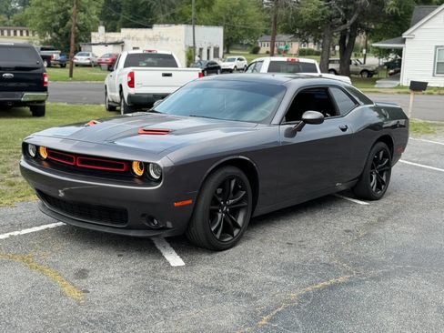 Used 2017 Dodge Challenger SXT w/ Blacktop Package RWD image 1