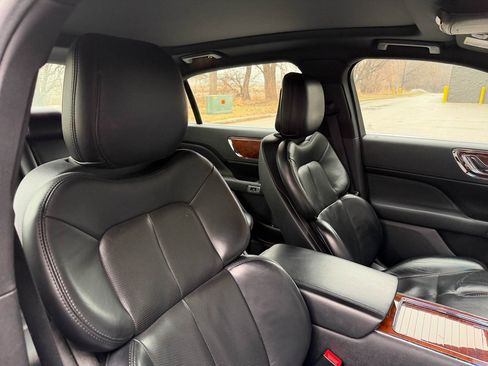 Used 2020 Lincoln Continental Standard w/ Premium Package image 27