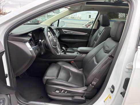 Used 2017 Cadillac XT5 Luxury w/ Driver Awareness Package image 18