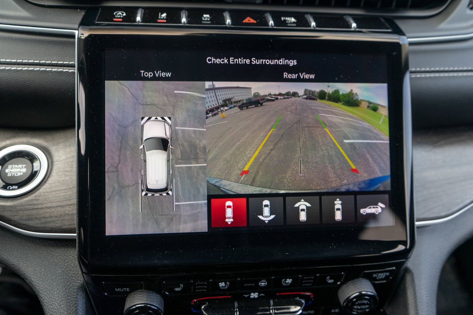 Used 2023 Jeep Grand Cherokee Limited w/ Luxury Tech Group II AWD/4WD image 19