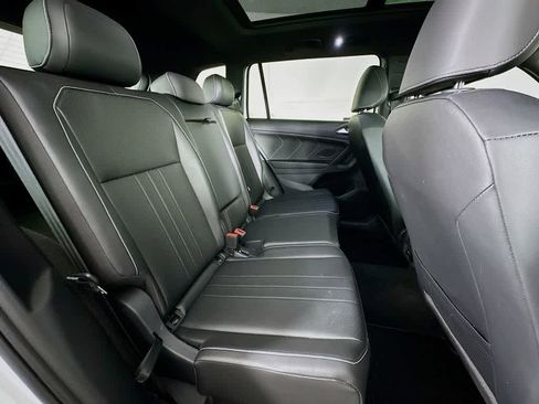 Used 2024 Volkswagen Tiguan SE R-Line image 32