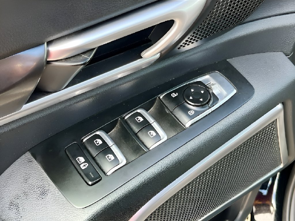 Used 2025 Kia Telluride S AWD/4WD image 18
