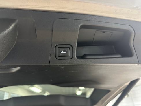 Certified 2023 GMC Acadia SLE w/ Driver Convenience Package image 25