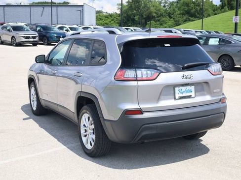 Used 2020 Jeep Cherokee Latitude FWD image 6