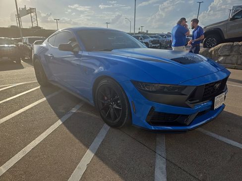 Used 2025 Ford Mustang Dark Horse image 3