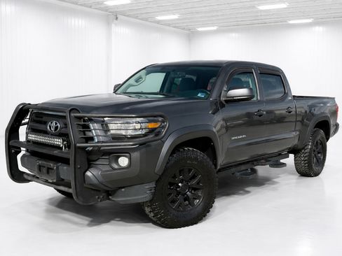 Used 2016 Toyota Tacoma SR5 w/ SR5 Appearance Package (SN) AWD/4WD image 1