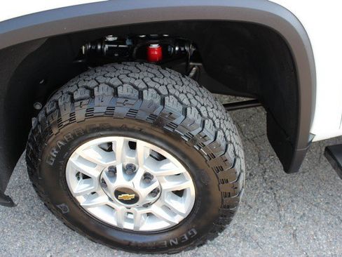 Used 2024 Chevrolet Silverado 2500 LT w/ Convenience Package AWD/4WD image 5