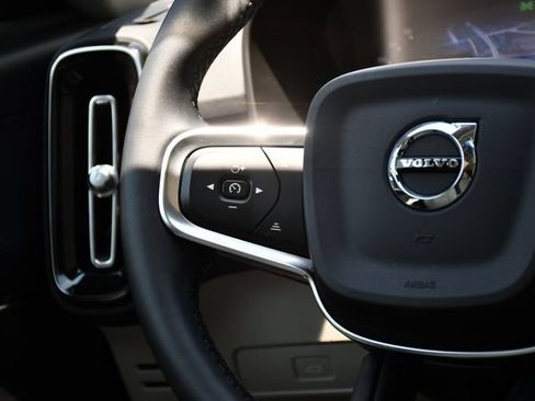 Used 2023 Volvo XC40 B5 Plus w/ Driver Assist Package AWD/4WD image 24