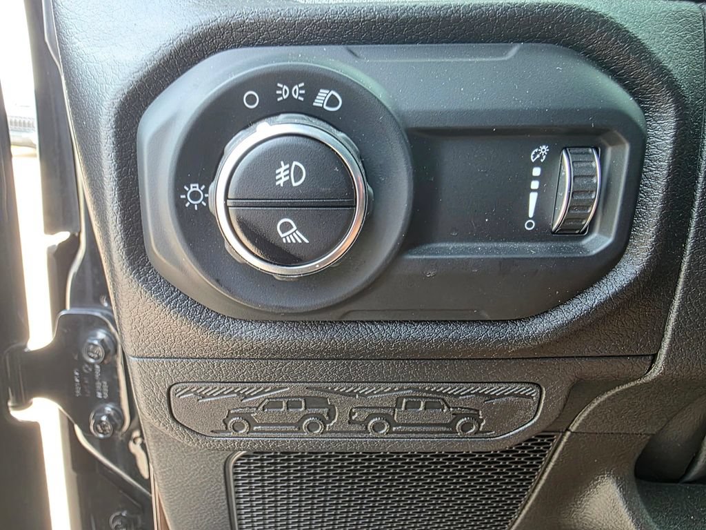 Used 2025 Jeep Gladiator Sport AWD/4WD image 15