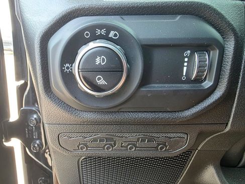 Used 2025 Jeep Gladiator Sport AWD/4WD image 15